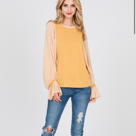 Hailey & Co Tops - ♥️SALE♥️Hailey & Co Batwing Style Blouse
